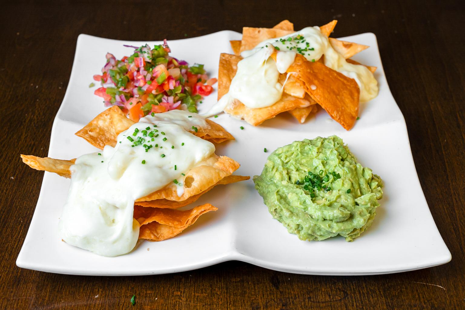 Nachos · Guacamole & Salsa